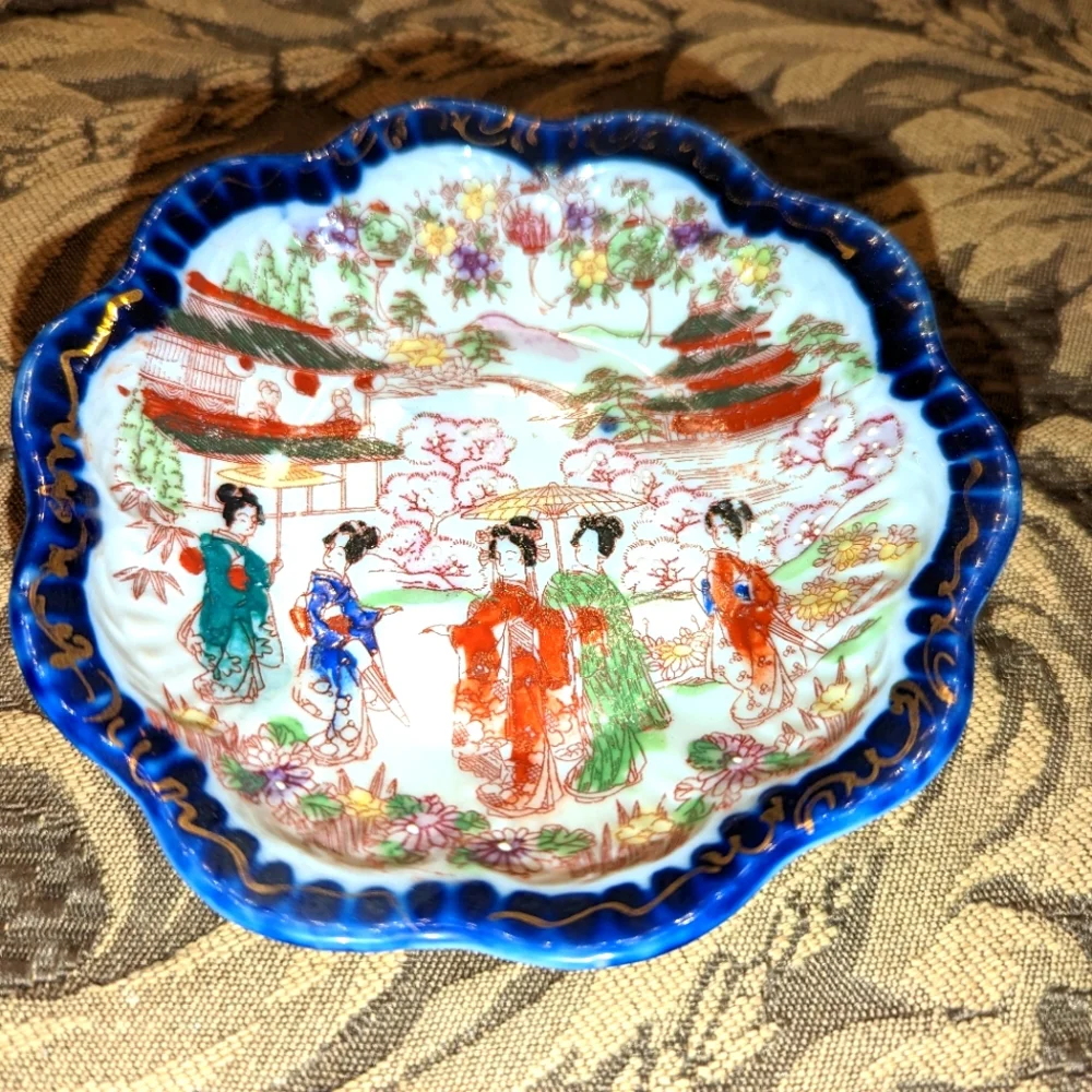 Japanese Porcelain 8pc bowl